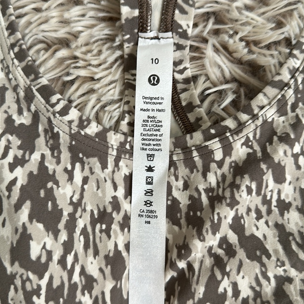 NWT Lululemon Athletica Nulu Tank - Picture 3 of 5